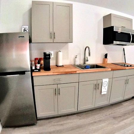 All Modern Studio With Private Entry & Parking. Брандон Экстерьер фото